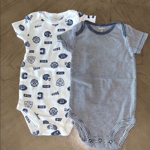 2 pack Carter’s Bodysuits